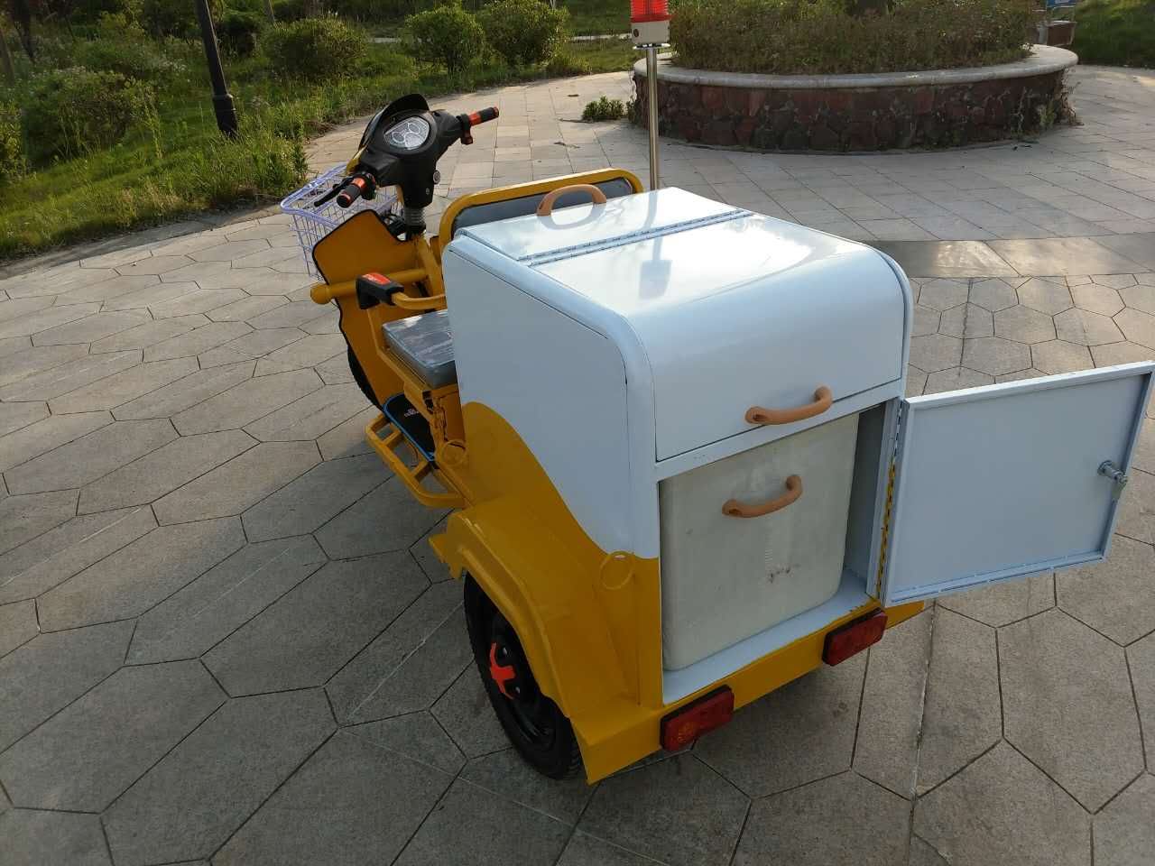 快速保洁车.jpg 快速保洁车.jpg