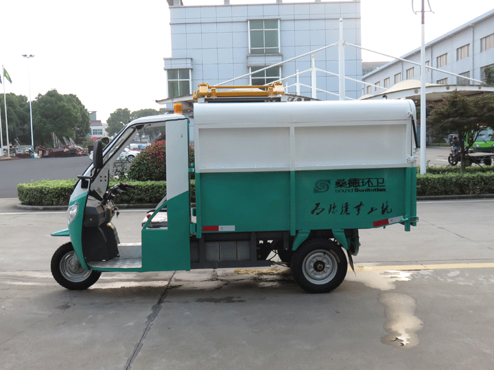 侧挂式垃圾车.gif 侧挂式垃圾车.gif