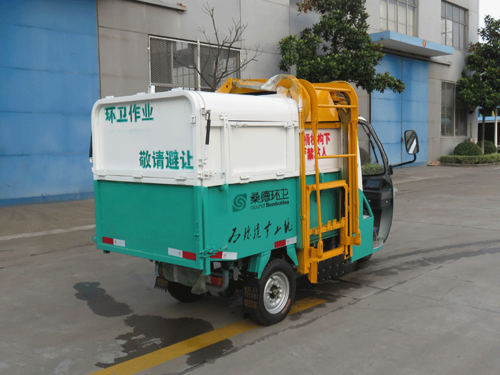 侧装挂桶垃圾车.gif 侧装挂桶垃圾车.gif