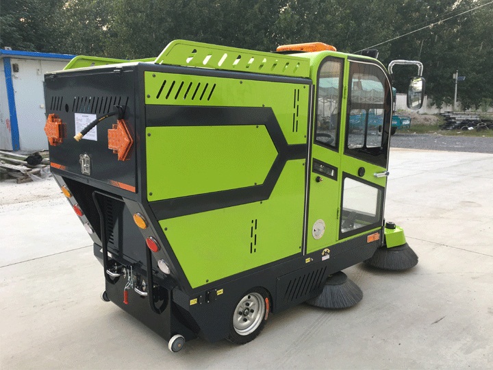 三轮多功能洗扫车.jpg 三轮多功能洗扫车.jpg