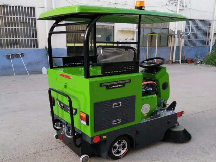 三轮扫地车.jpg 三轮扫地车.jpg