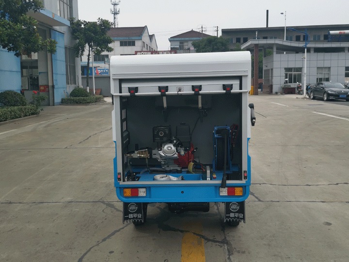 三轮高压清洗车.jpg 三轮高压清洗车.jpg