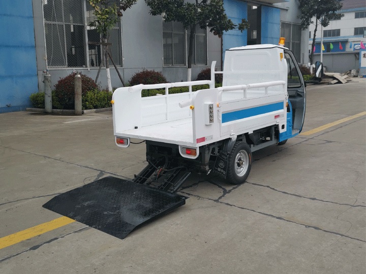 三轮八桶转运车.jpg 三轮八桶转运车.jpg