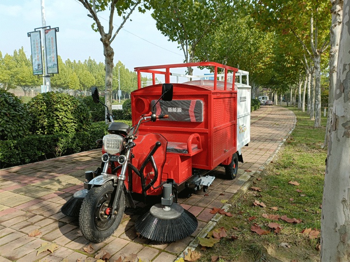 园林落叶收集车.jpg 园林落叶收集车.jpg